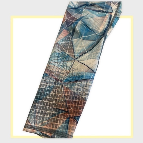 EVOLUTION & CREATION Athletic Fitness Leggings Los Angeles Pattern‎ Print Size M - Picture 2 of 5